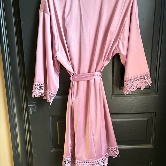 Elegant Deep Lavendar Lace Trim Satin-like Robe - Picture 2 of 5